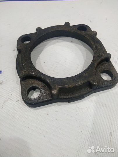Крышка реакт. штанги цельнокованная 4 отв