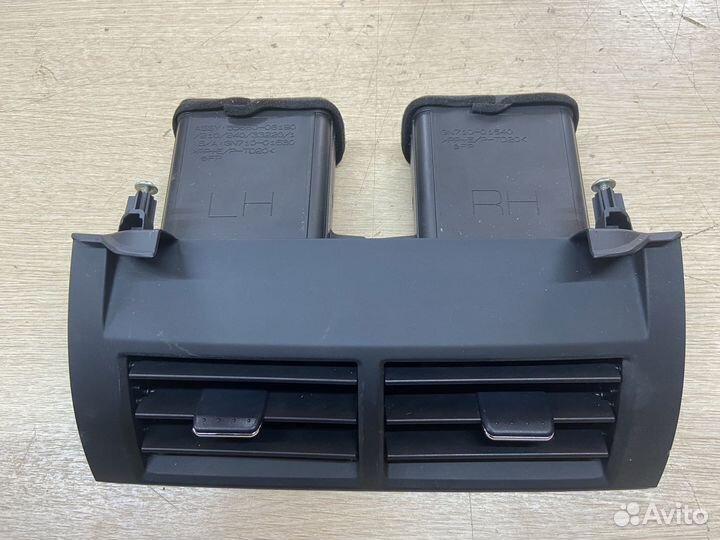 Дефлектор воздушный центральный Toyota Camry 50