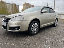 Volkswagen Jetta 1.6 MT, 2010, 142 000 км, с пробегом, цена 655 000 руб.