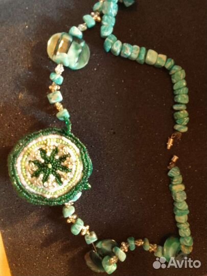 Ручная работа с бисером и камнями