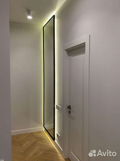 Зеркало с парящей подсветкой в рамке