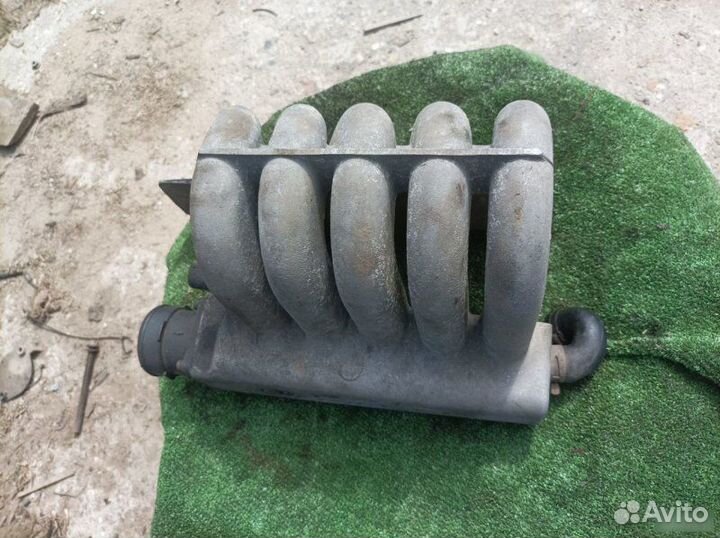 Впускной коллектор Volkswagen Transporter T4 1992