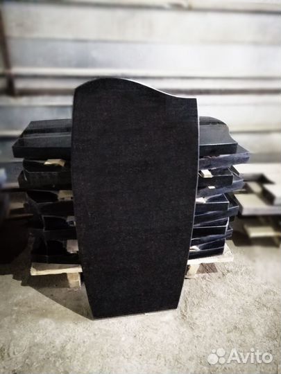 Памятники надгробные из карельского гранита