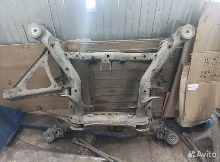 Задний подрамник ауди Q7