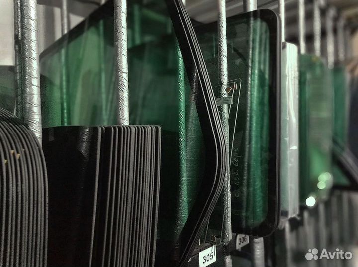 Стекло заднее на погрузчик JCB 3 cx-4 cx