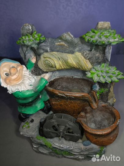 Фонтан садовый гном