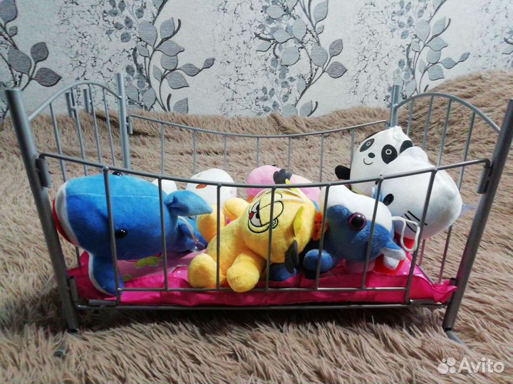 Кроватка метал,разборная для кукол с мяг.игрушками