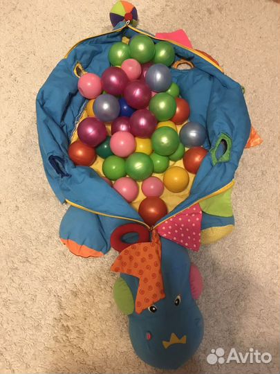 Динозавр с шарами