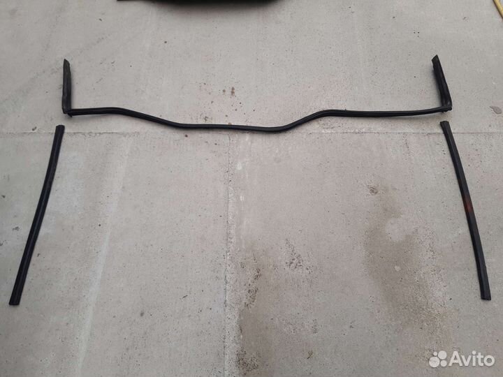 Уплотнитель капота ауди а6 с4