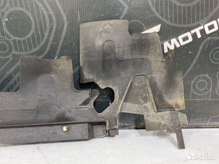 Воздуховод радиатора передний левый Audi A6