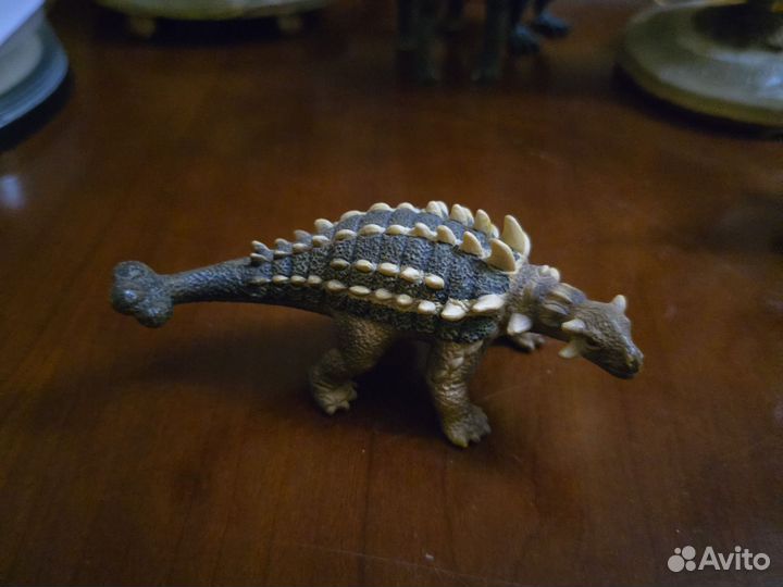 Динозавры игрушки