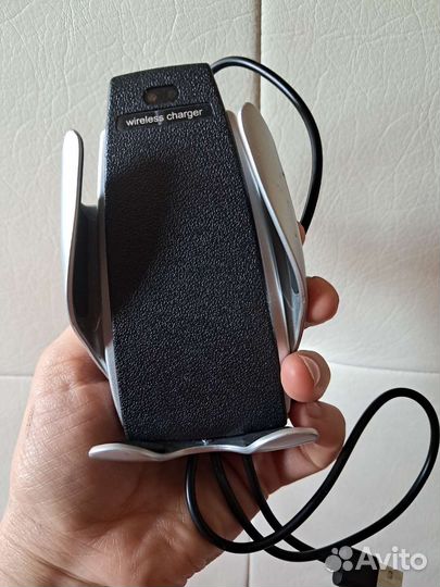 Держатель для телефона в машину с зарядкой