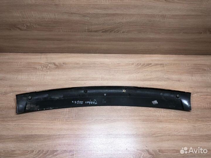 Спойлер багажника Volkswagen Touareg 1