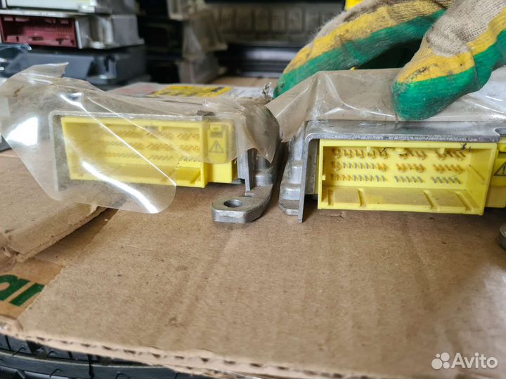 Блок управления Airbag Toyota Corolla 150