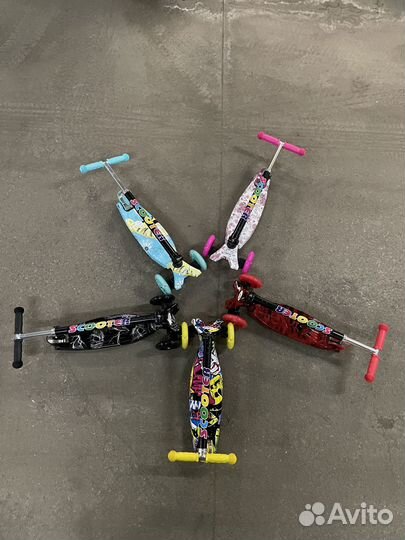 Самокат трехколесный новый