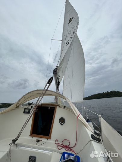 Парусная яхта Becker 27