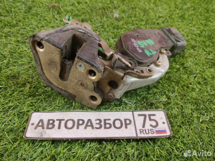 Замок двери задний левый Toyota Vista SV40 4SFE