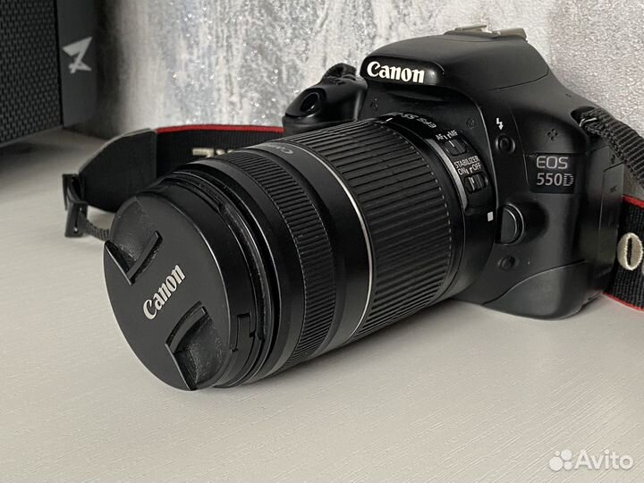 Canon 550d с объективом и полным комплектом