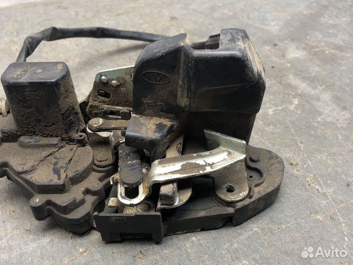 Замок двери зад лев Kia Spectra