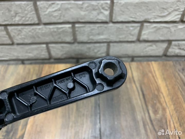 Audi A7 (4G8) Поводок стеклоочистителя передний