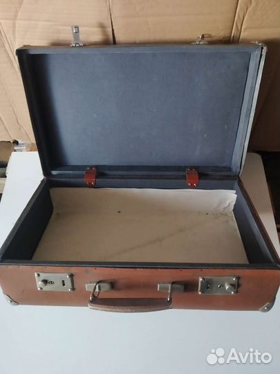 Чемодан старинный