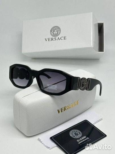 Солнцезащитные очки versace