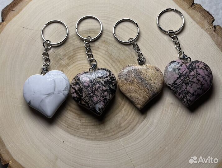 Брелоки с натуральными камнями в форме сердца