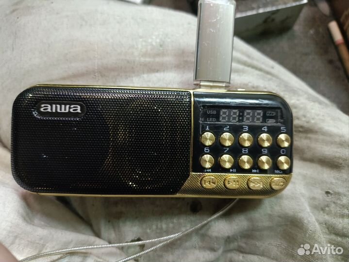 Радиоприемник aiwa с usb,довольно громкий