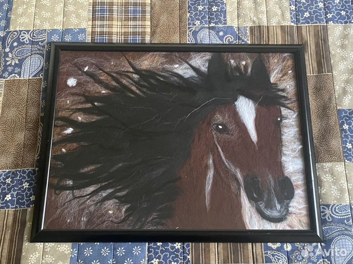 Картина из шерсти лошадь