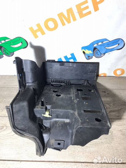 Подставка под АКБ Land Rover Discovery III 2004-2