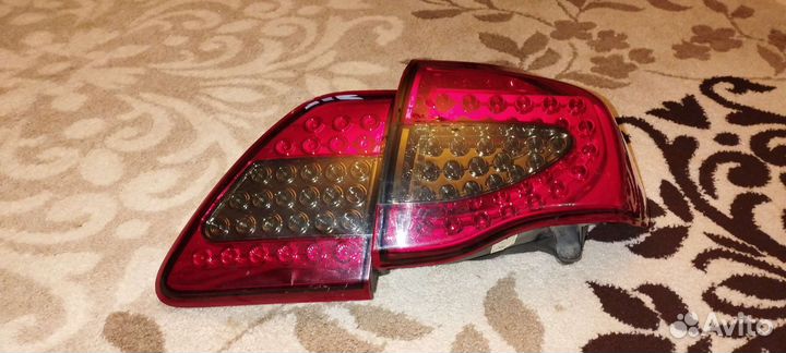 Правый задний фонарь Toyota Corolla