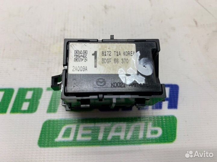 Кнопка стеклоподъемника Mazda 3 BP PE / P5 2019