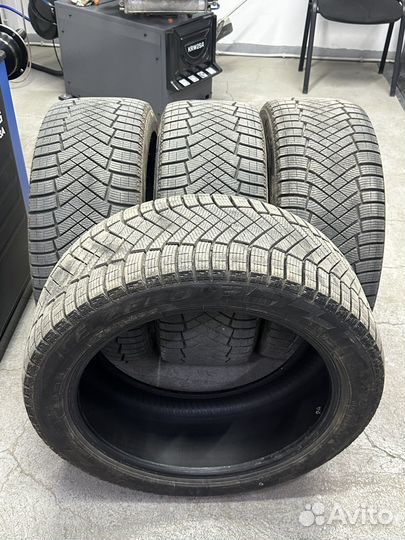 Pirelli Ice Zero FR 255/45 R20 105H