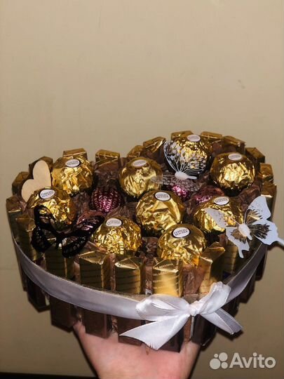 Сладкие букеты из конфет, торты, капкейки