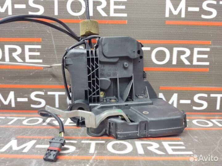 Замок двери передний правый Mercedes-Benz