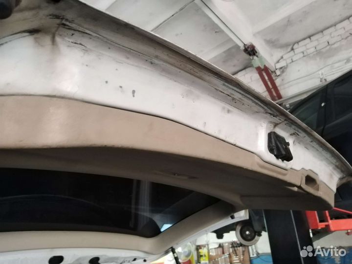 Крышка багажника Mitsubishi Chariot Grandis