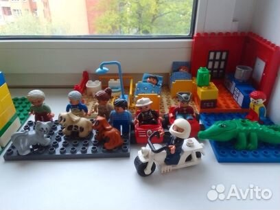 Lego duplo большой ящик+много фигурок