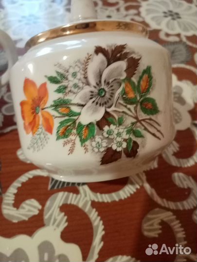 Чайник заварочный и сахарница