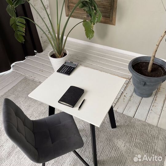 Компьютерный стол Ник 70*60 см. Черные ножки