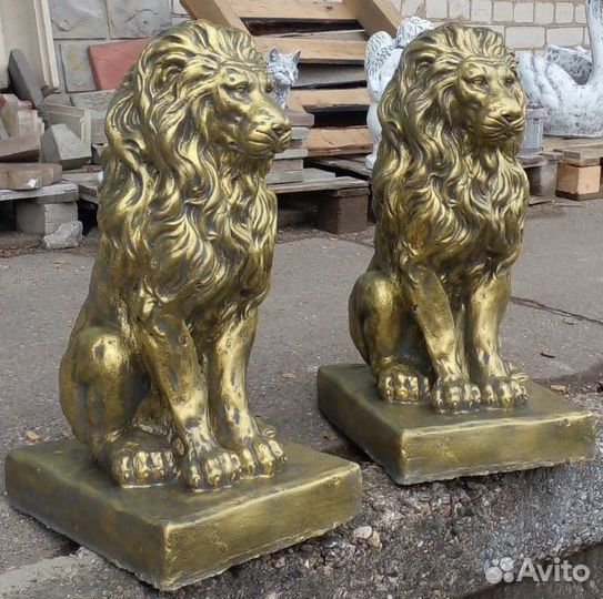 Лев из бетона