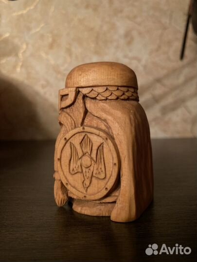 Фигурки из дерева викинг