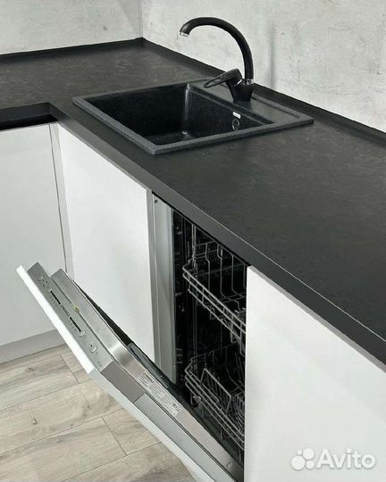 Угловой кухонный гарнитур