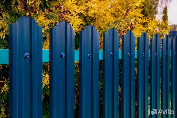 Металлический штакетник для забора