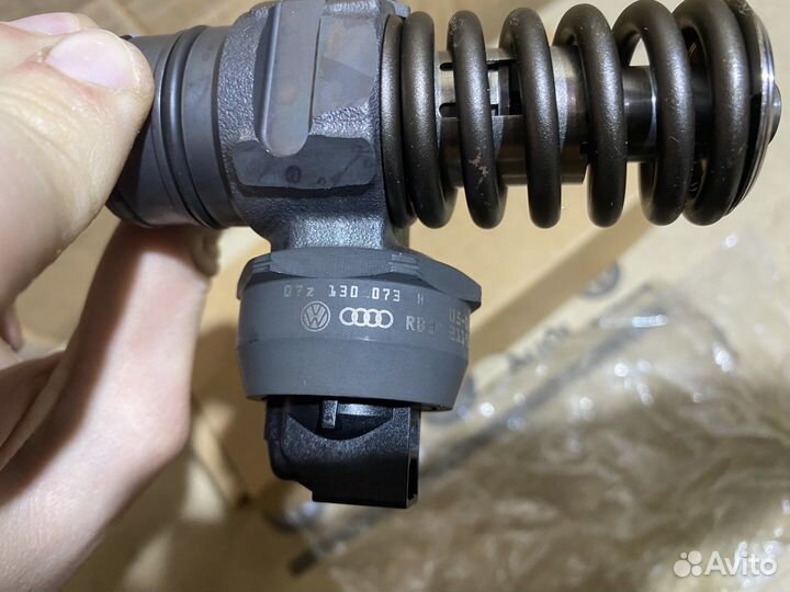 Насос форсунка TDI 2.5 5.0 Volkswagen Touareg Нов