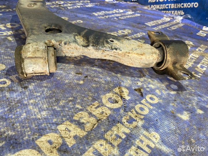 Передний левый рычаг Ford Focus 1 седан 2002