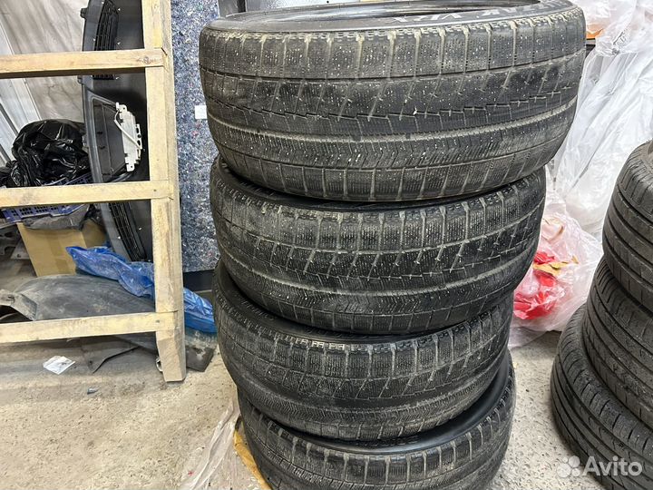 Bridgestone Blizzak VRX 21.5/50 R17