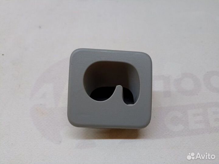 Крючок салона левый Volkswagen Touareg 7L AXQ 2006