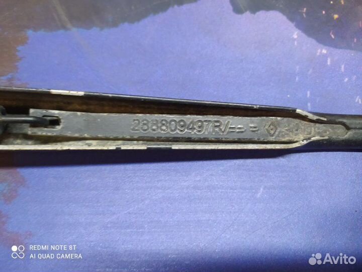 Поводок стеклоочистителя левый Renault Logan 1