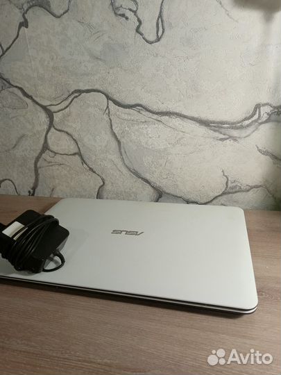 Ноутбук asus x555s
