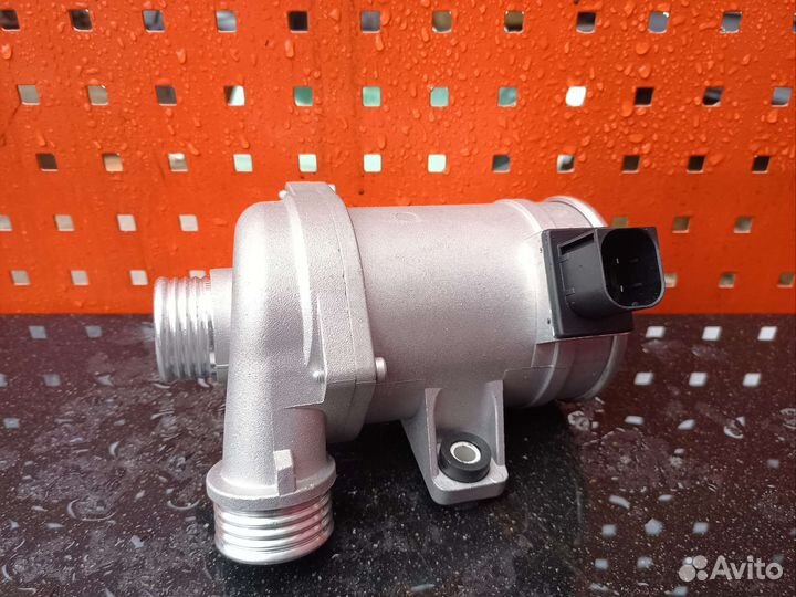 Водяная помпа BMW